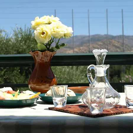 Kastro Aparthotel 3*