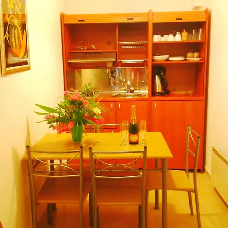 Aparthotel Kastro 3*