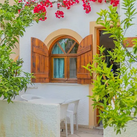 Kastro Aparthotel 3*