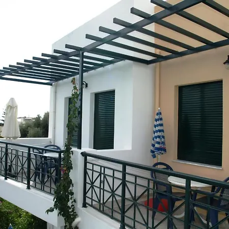 Kastro Aparthotel 3*