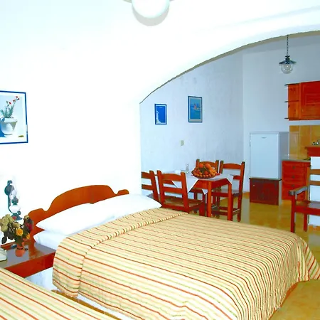 Kastro Aparthotel 3*